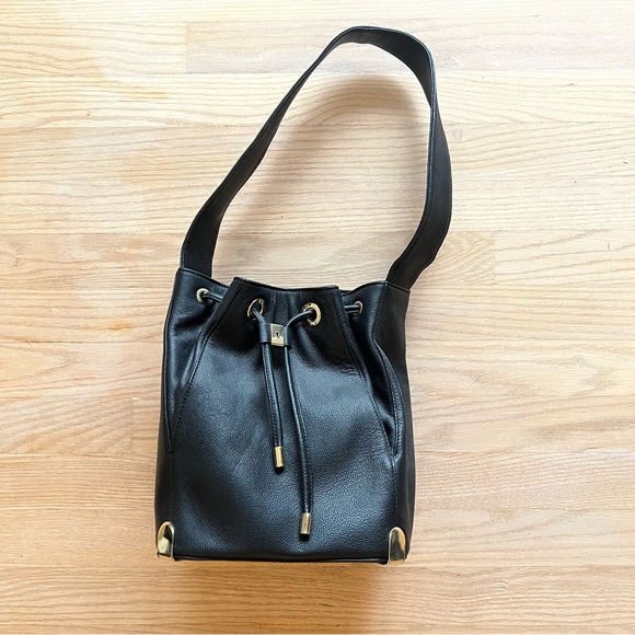 Vince Camuto Handbags - LAST CHANCE (1/7)❗️- Vince Camuto Black Leather Bucket Bag